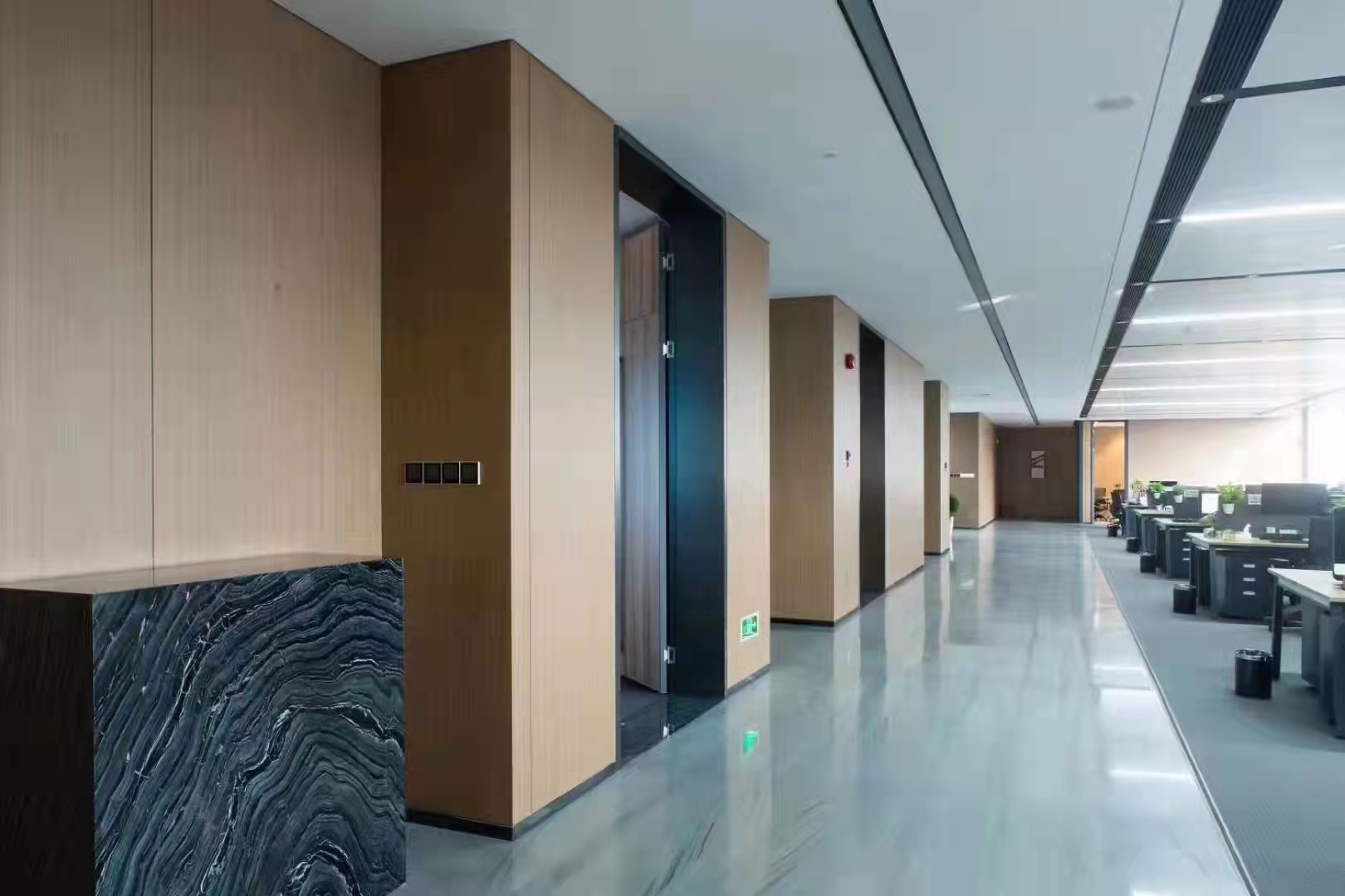 木纹覆膜金属板-办公楼